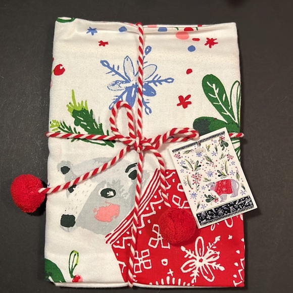 Polar bear mugs & matching dish towel-ready for gift with pompom string tie-NWT - Picture 6 of 11